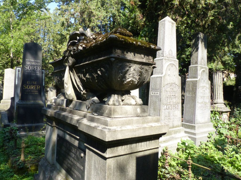 Lee más sobre el artículo PERSONAJES CELEBRES EN EL CEMENTERIO JUDIO DE BRNO
