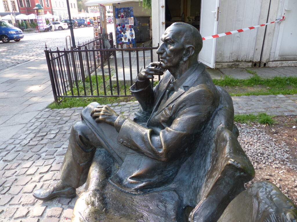 Lee más sobre el artículo JAN KARSKI, EL HOMBRE QUE DENUNCIO EL HOLOCAUSTO Y NADIE QUISO ESCUCHAR