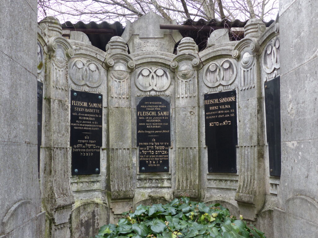 Lee más sobre el artículo EL CEMENTERIO JUDIO DE LA CALLE KOZMA DE BUDAPEST